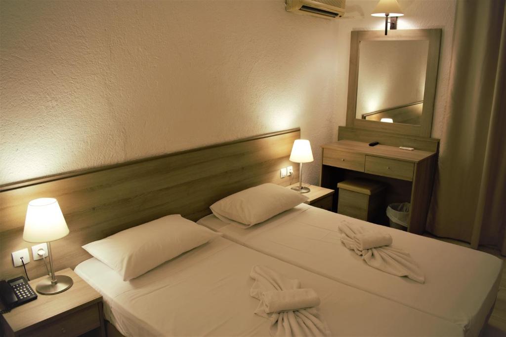 Postel nebo postele na pokoji v ubytování Apollon Hotel