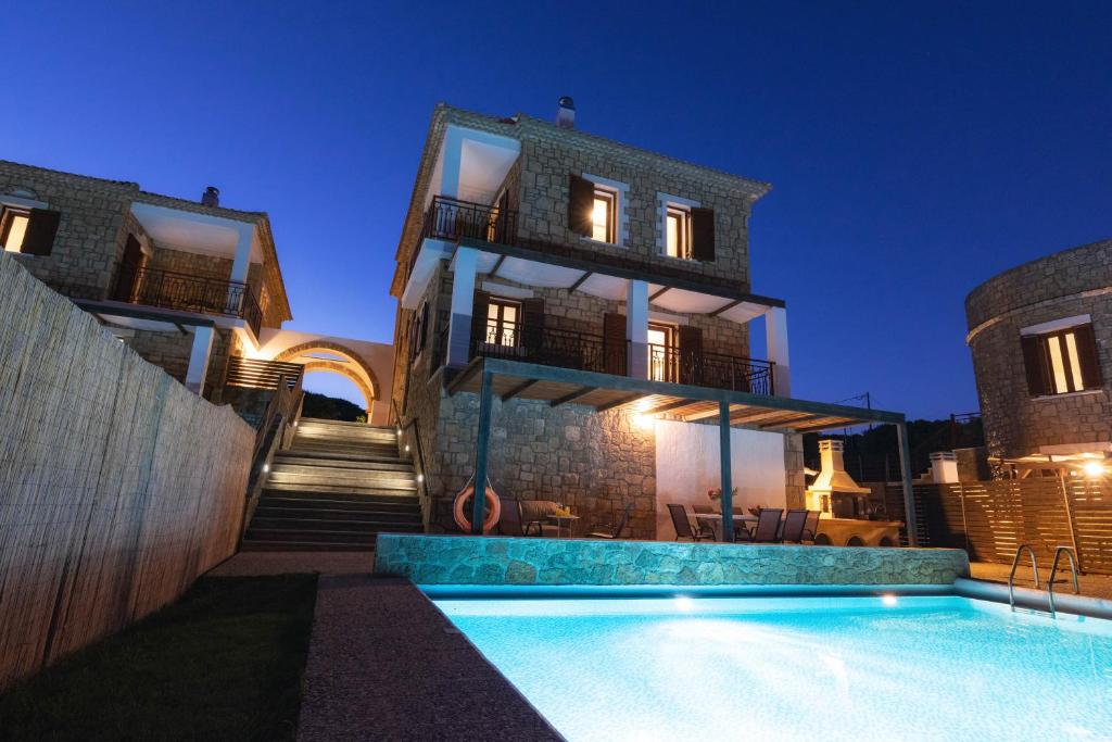 Bazén v ubytování Armonia Seaside Villas nebo v jeho okolí