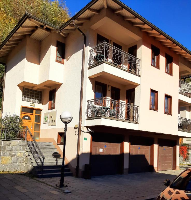 Relax Apartman - Apartment With Pool View