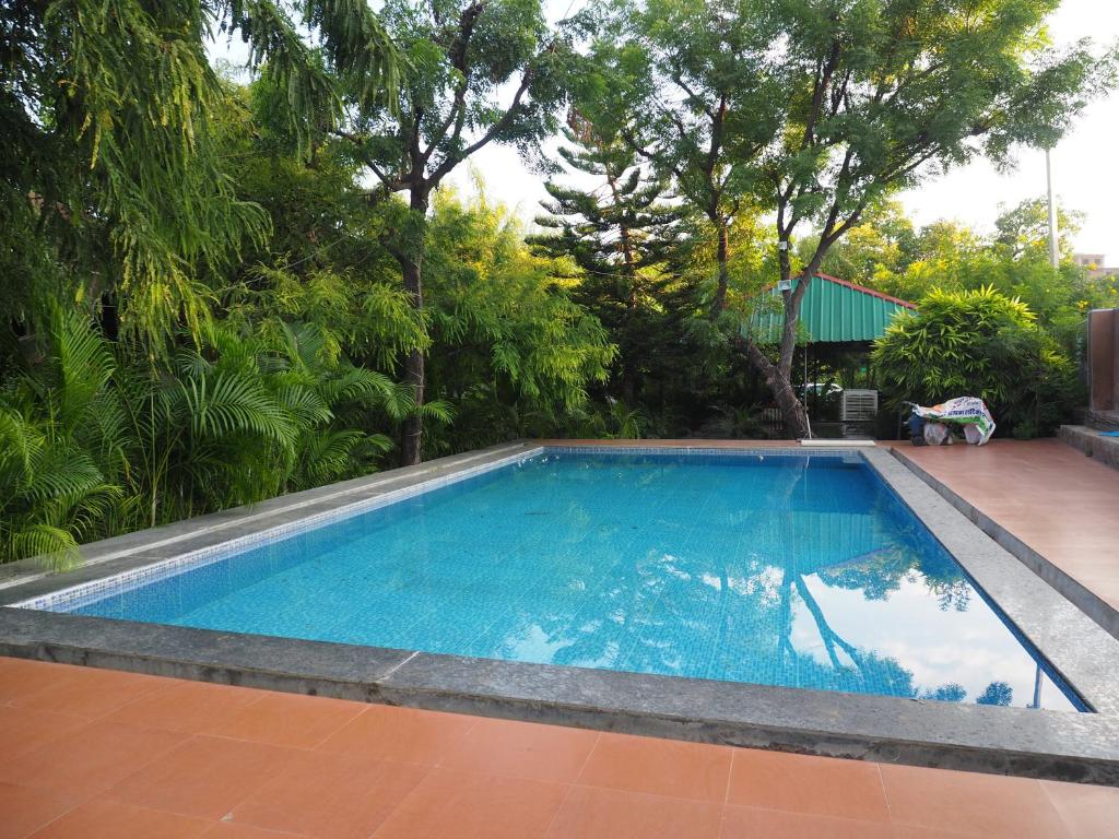 Bazén v ubytování Pushkar Vela Resort nebo v jeho okolí