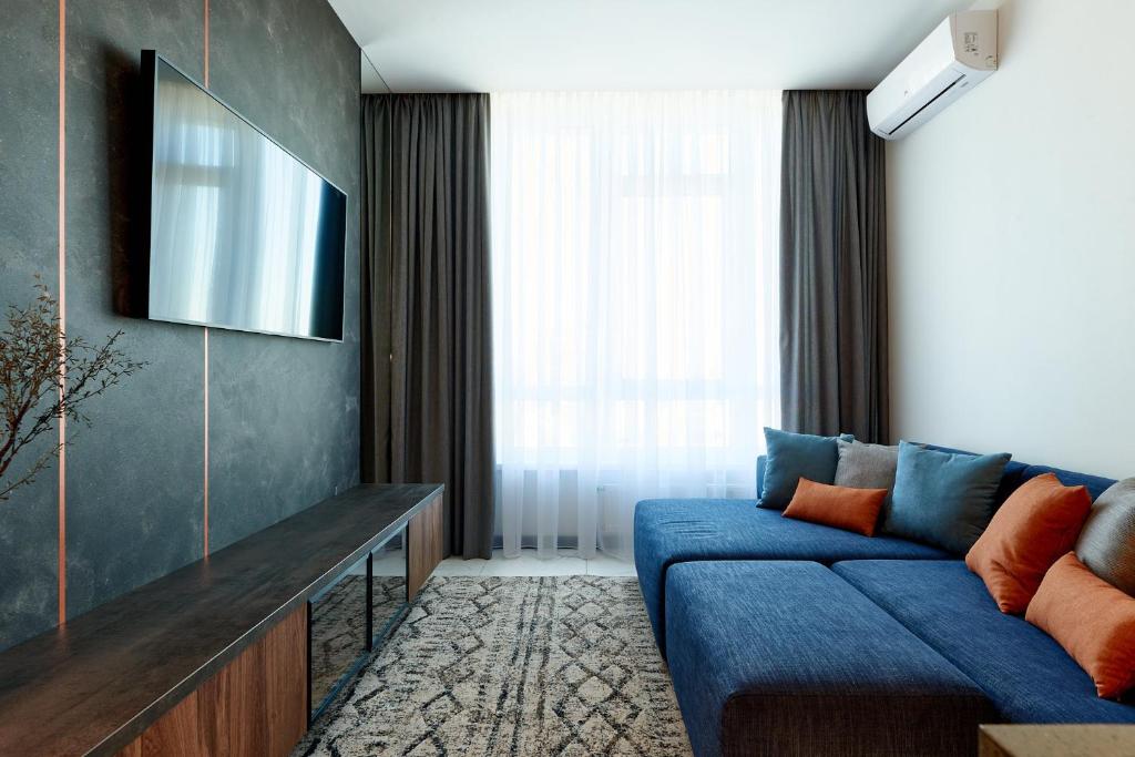 TV a/nebo společenská místnost v ubytování KADOR HOME HOTEL downtown