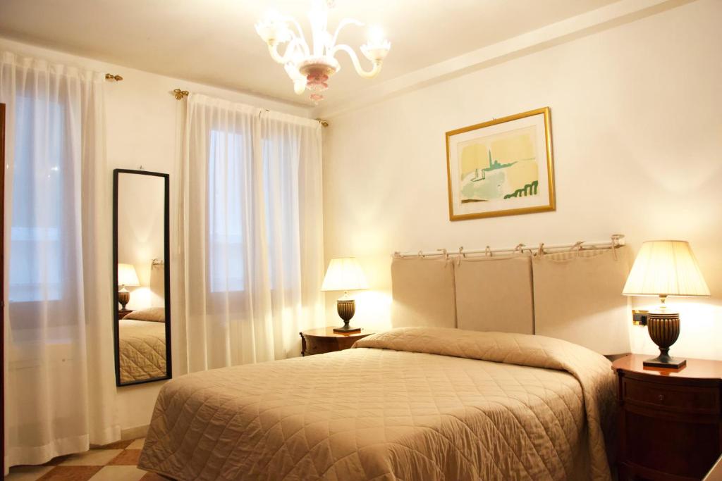 Anzolo Palace - Rooms & Apartments - Deluxe Room