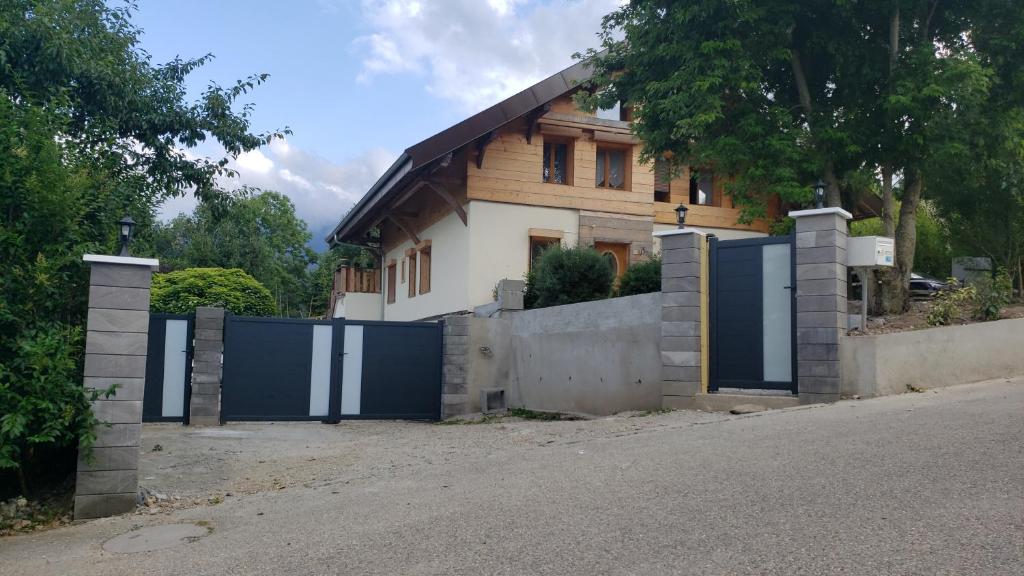Chalet Savoyard Balcon de Villy - Chalet