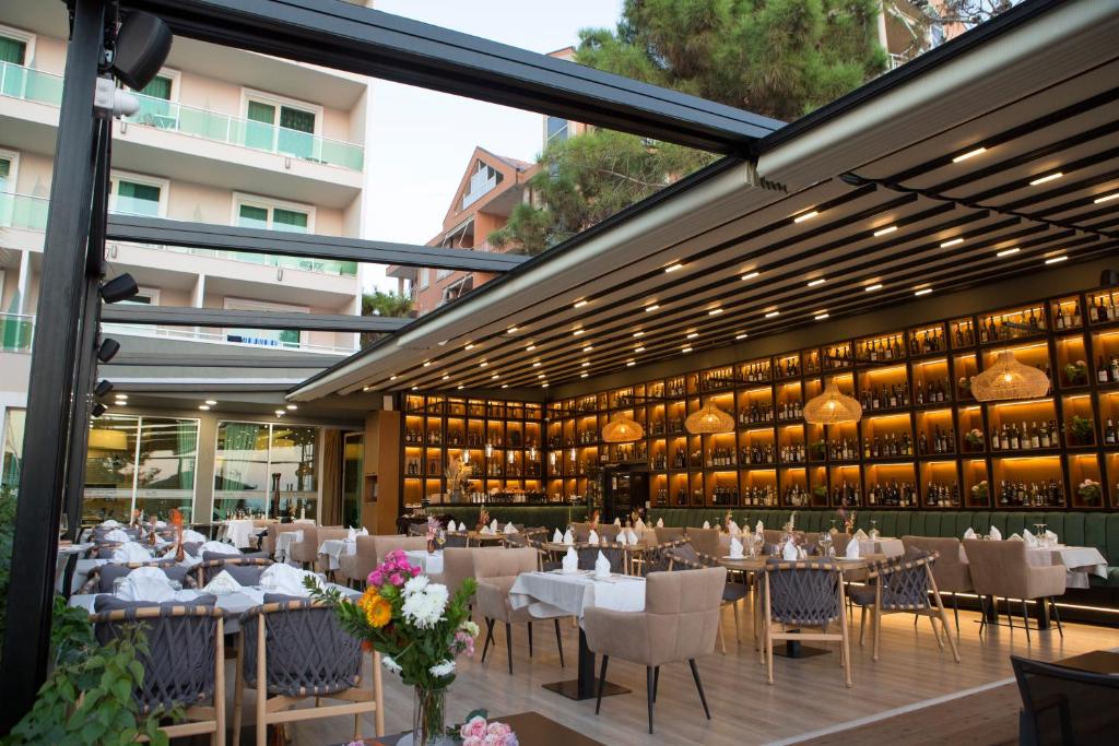 Restaurace v ubytování Albanian Star Hotel