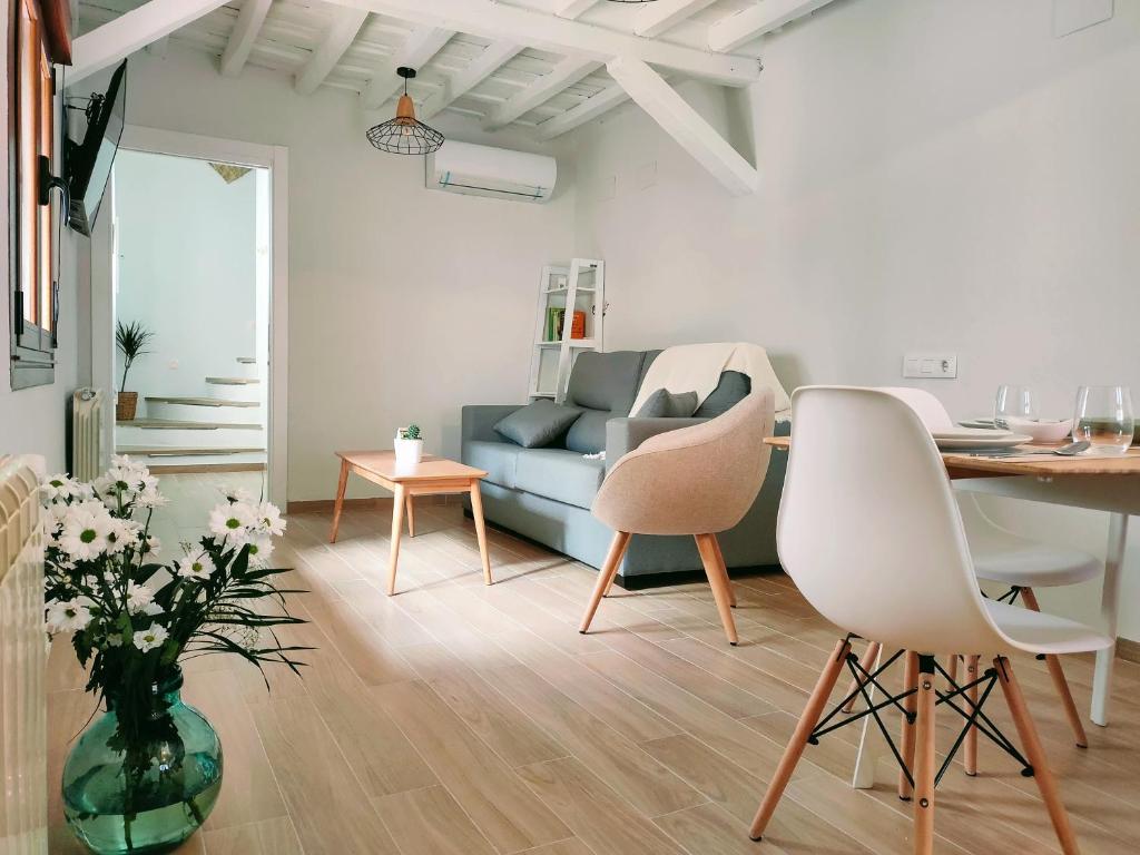 a living room with a couch and a table at La casita del olivo in Hervás