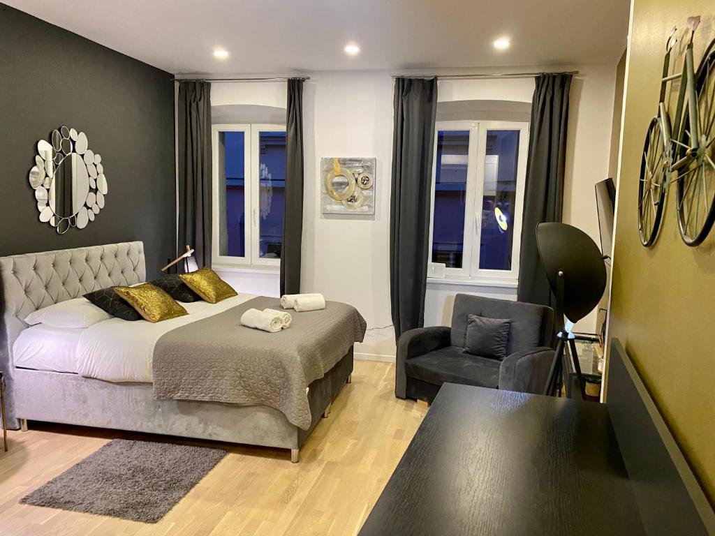 Hedone Luxury 3 Apartments with FREE PARKING - Studio Apartment