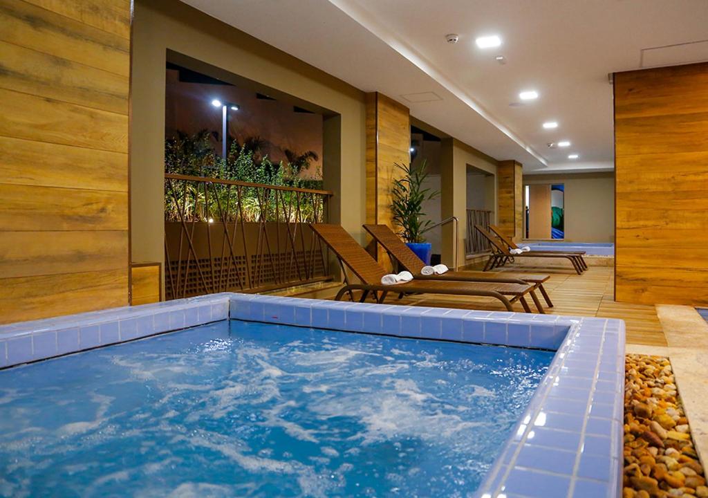 Swimmingpoolen hos eller tæt på Olimpia Park Resort - Em frente à portaria do Thermas dos Laranjais