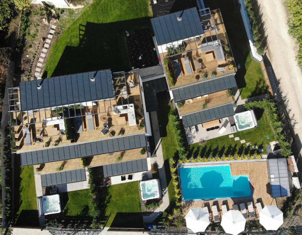Bazén v ubytování Skyline Resort nebo v jeho okolí