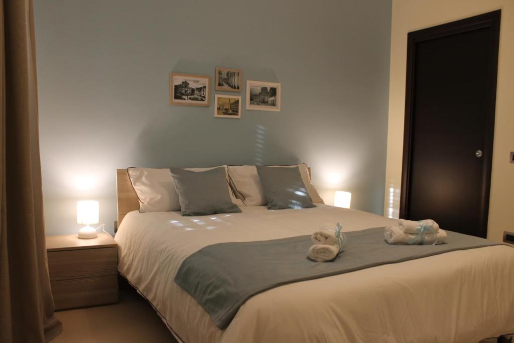 Ένα ή περισσότερα κρεβάτια σε δωμάτιο στο Casa Lamberti B&B