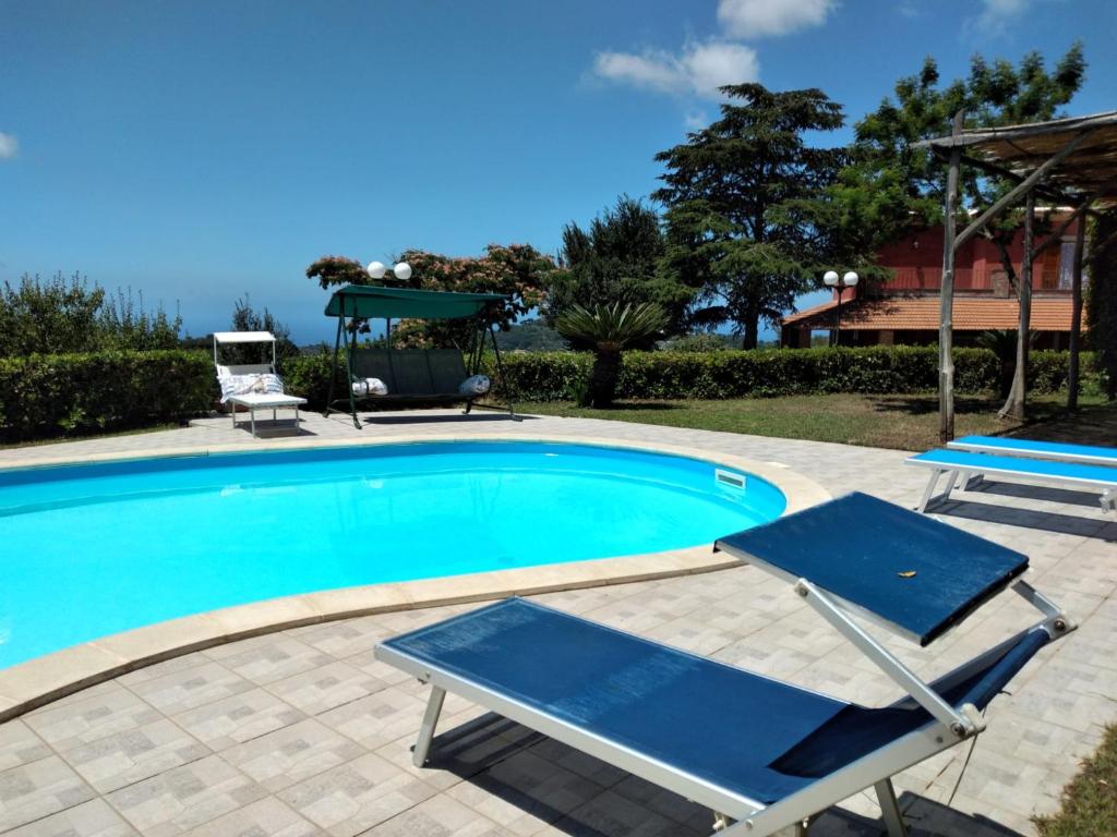 The swimming pool at or close to VILLA PIETRALTA