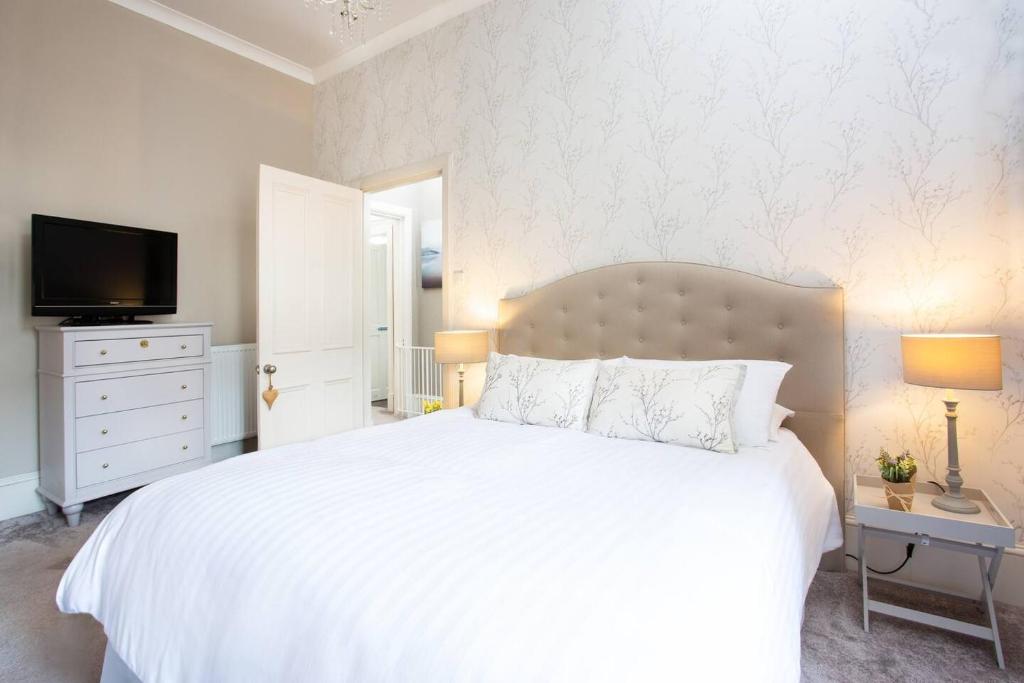 Ліжко або ліжка в номері Luxury Apartment near the beach in Nairn Scotland