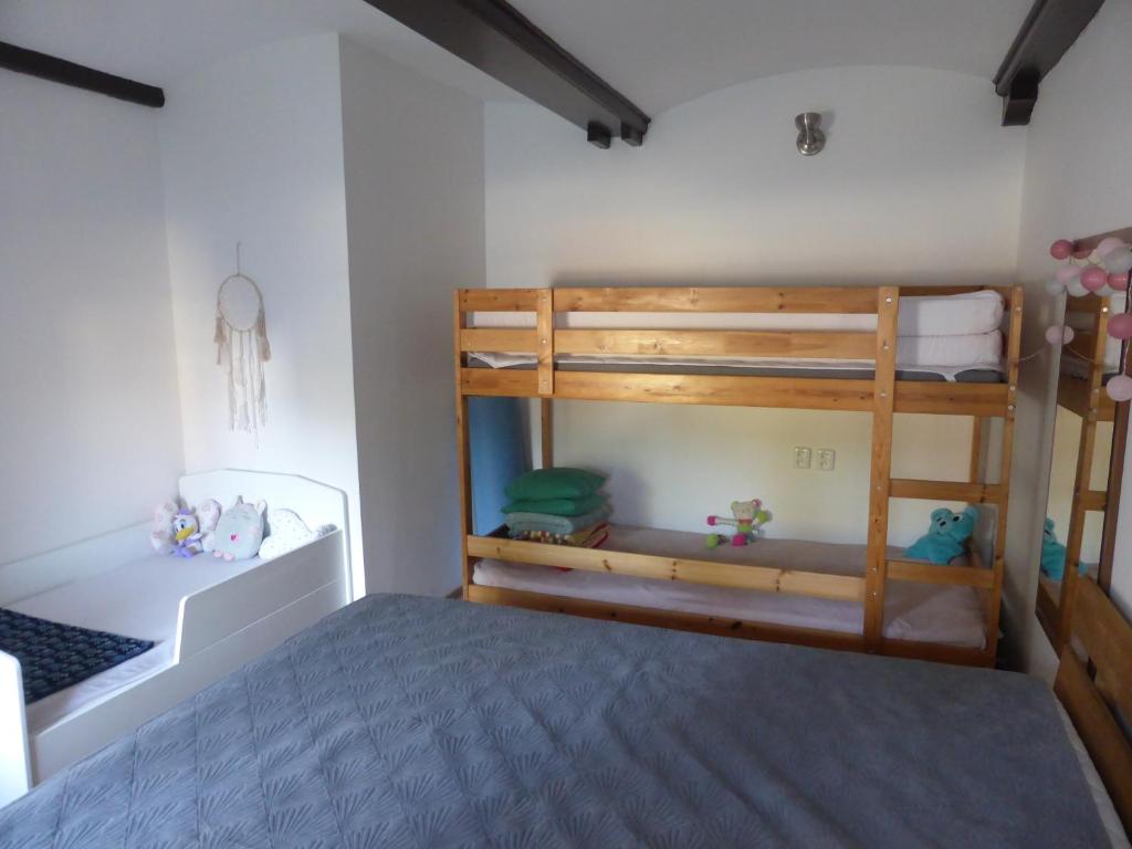 Postel nebo postele na pokoji v ubytování Apartmán u potoka