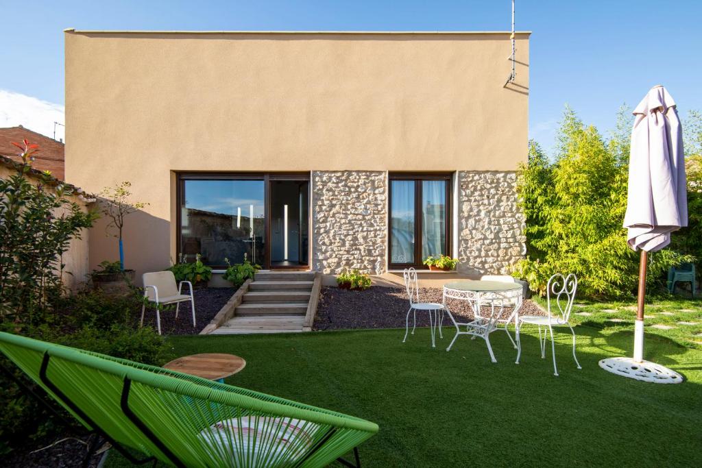 Vonkajšia záhrada v ubytovaní La Ren Lecrés Apartamento piscina jardin