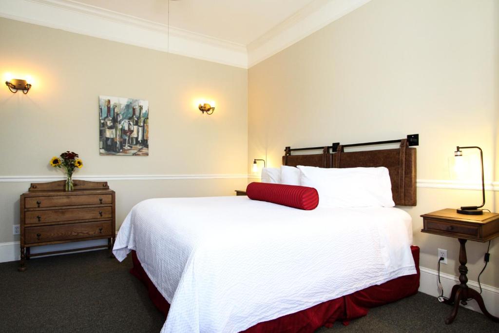 The Inn at 161 - Superior King Room