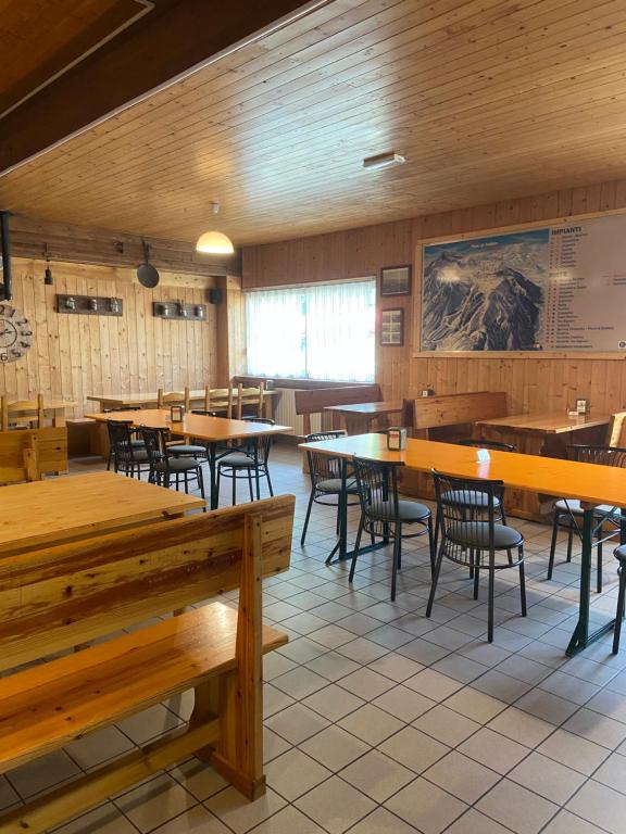 Restaurace v ubytování Rifugio Trifoglio Ass. Ostelli Lombardia