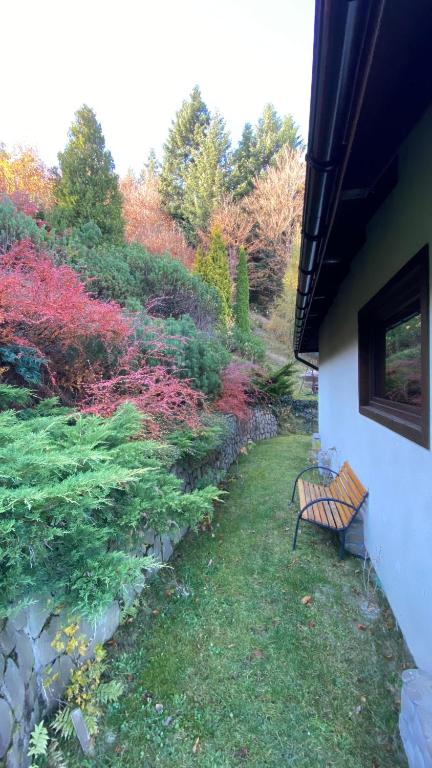 Vonkajšia záhrada v ubytovaní Mountain Cottage Lubomierz