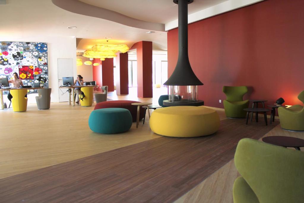 Posezení v ubytování HÔTEL C SUITES chambres spacieuses
