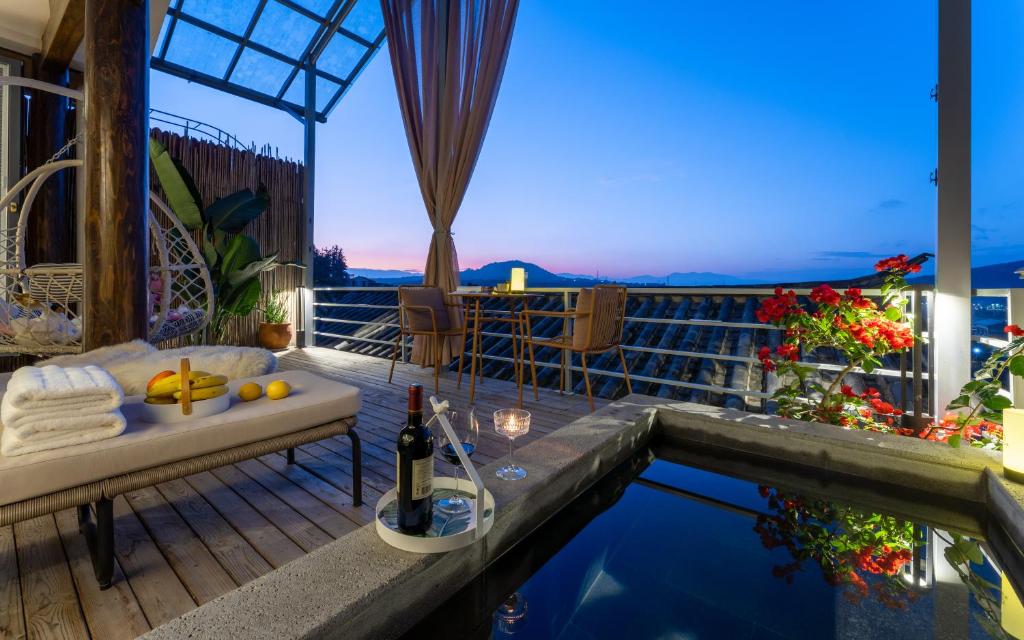 a villa with a swimming pool with a bottle of wine at Xinyue Suying Hot Spring Holiday Hotel in Tengchong