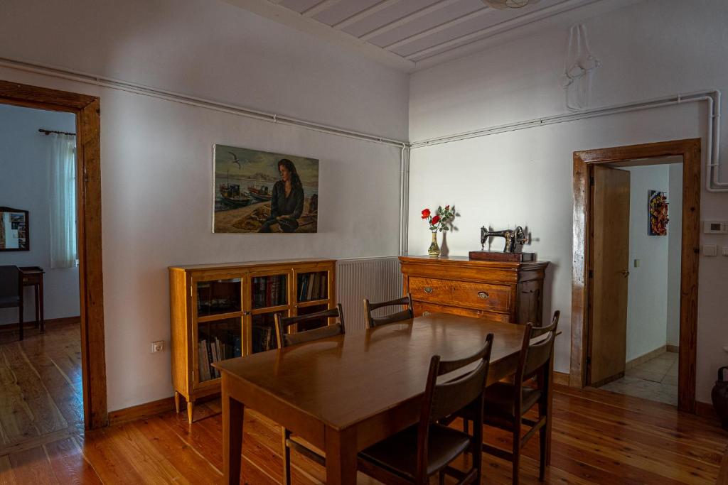 A Painter's House in Plaka - 15