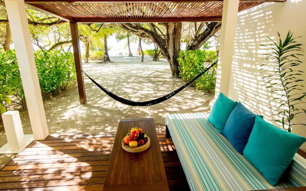 Сад в Holiday Inn Resort Kandooma Maldives - Kids Stay & Eat Free and DIVE FREE for Certified Divers for a minimum 3 nights stay