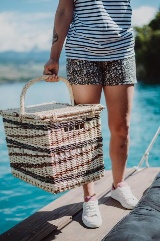 Photo de la galerie de l'établissement Les Toues Cabanées du lac, à Le Sauze-du-Lac 16 autres photos