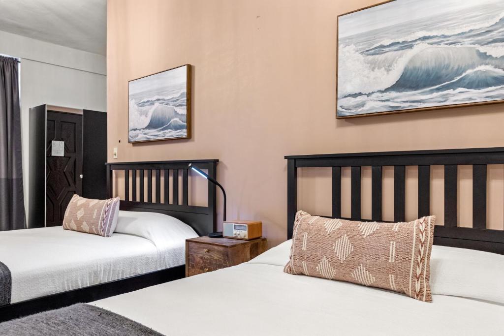 Postel nebo postele na pokoji v ubytování Rincon Plaza Hotel