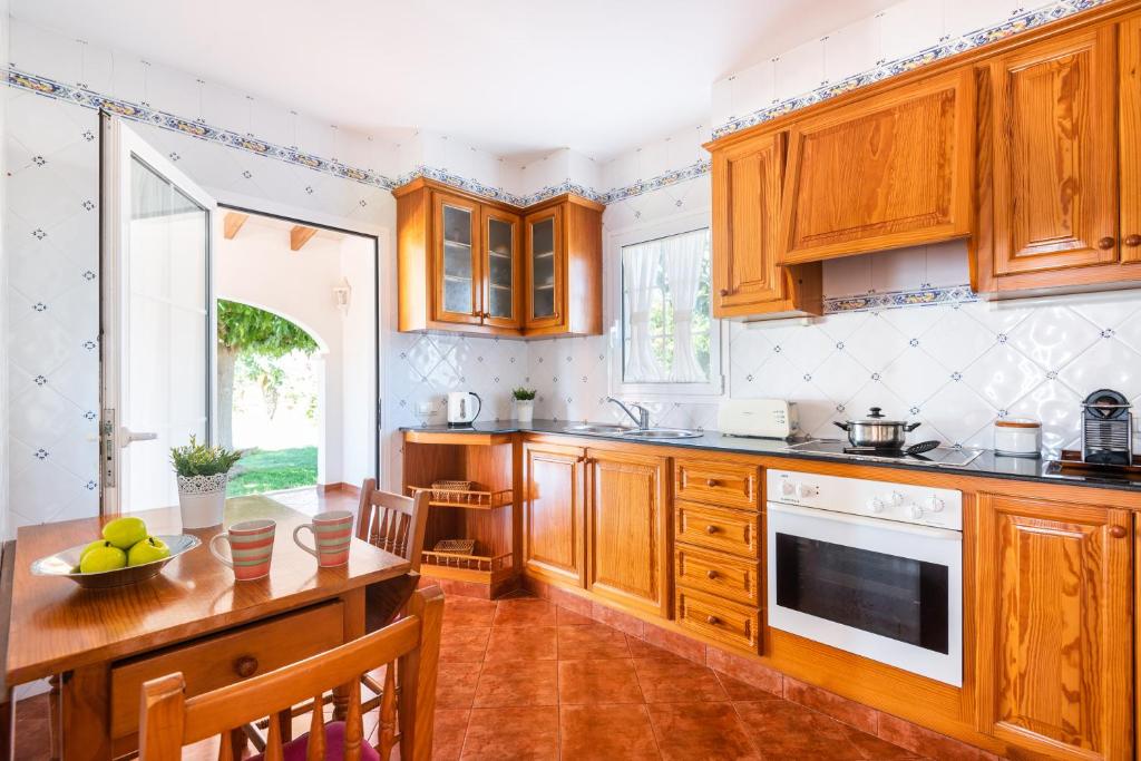 Kuchyň nebo kuchyňský kout v ubytování Villa Xiscu by Mauter Villas