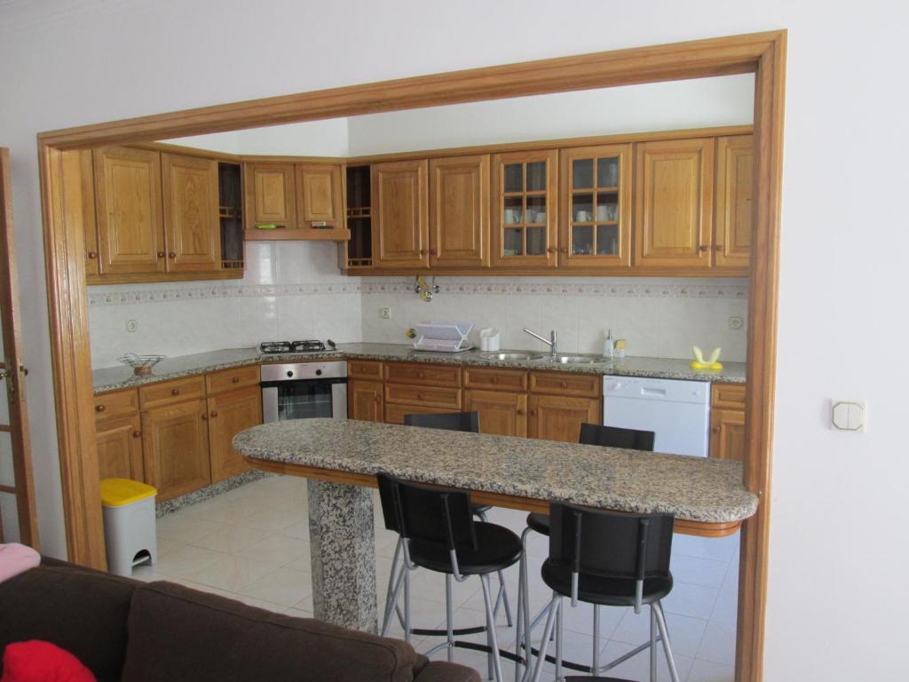 A kitchen or kitchenette at Baleal Holiday House