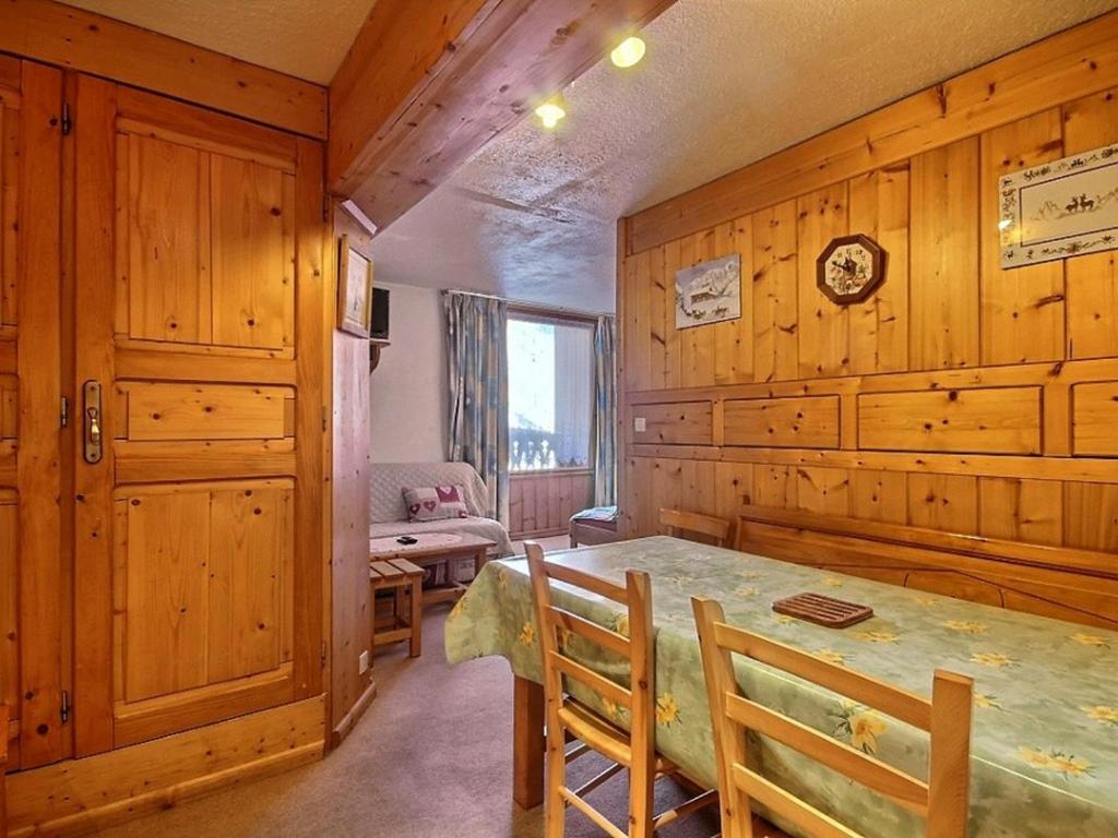a dining room with a table and wooden walls at Appartement La Plagne, 2 pièces, 4 personnes - FR-1-455-122 in La Plagne