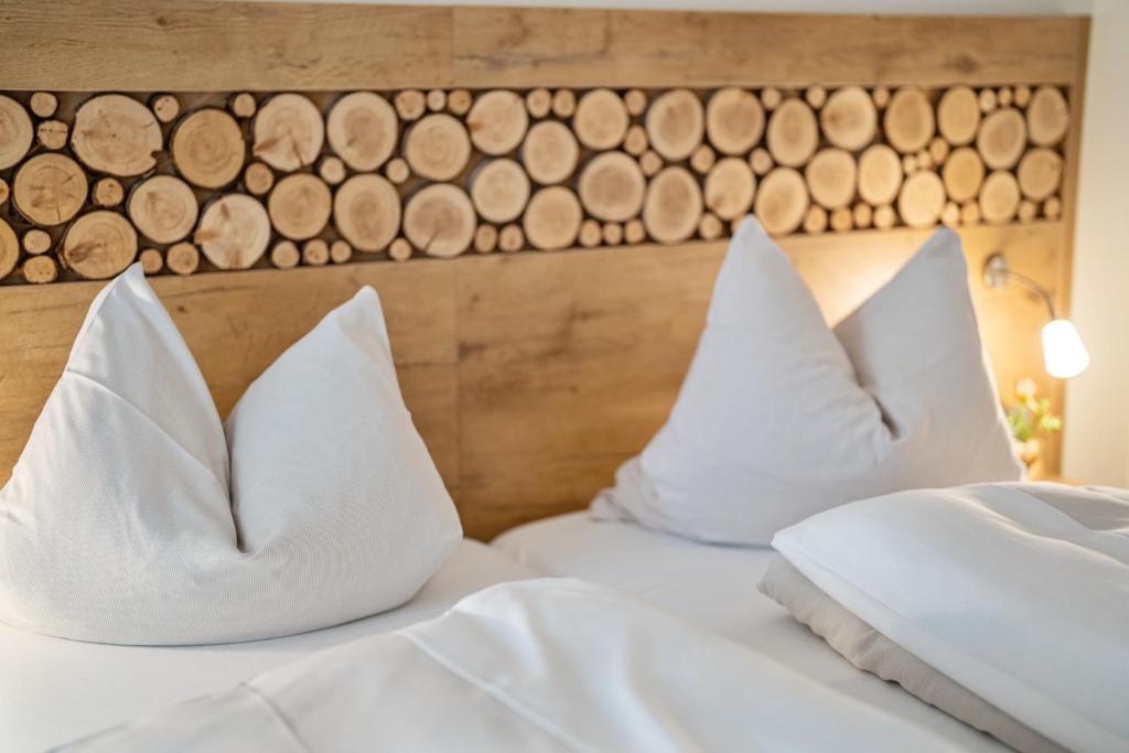Postel nebo postele na pokoji v ubytování Hotel Zur Post