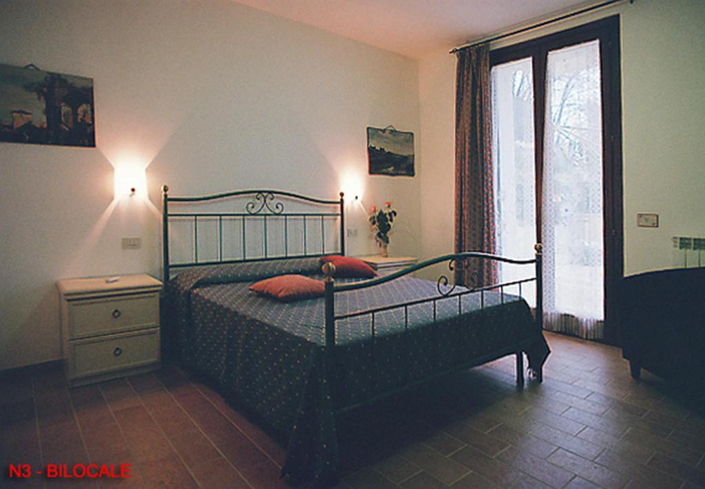 Łóżko lub łóżka w pokoju w obiekcie La casa di Carla