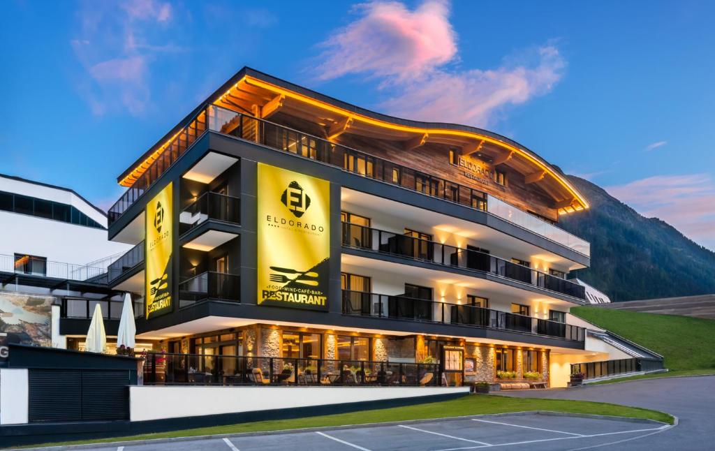 Nespecifikovaný výhled na hory nebo výhled na hory při pohledu z hotelu