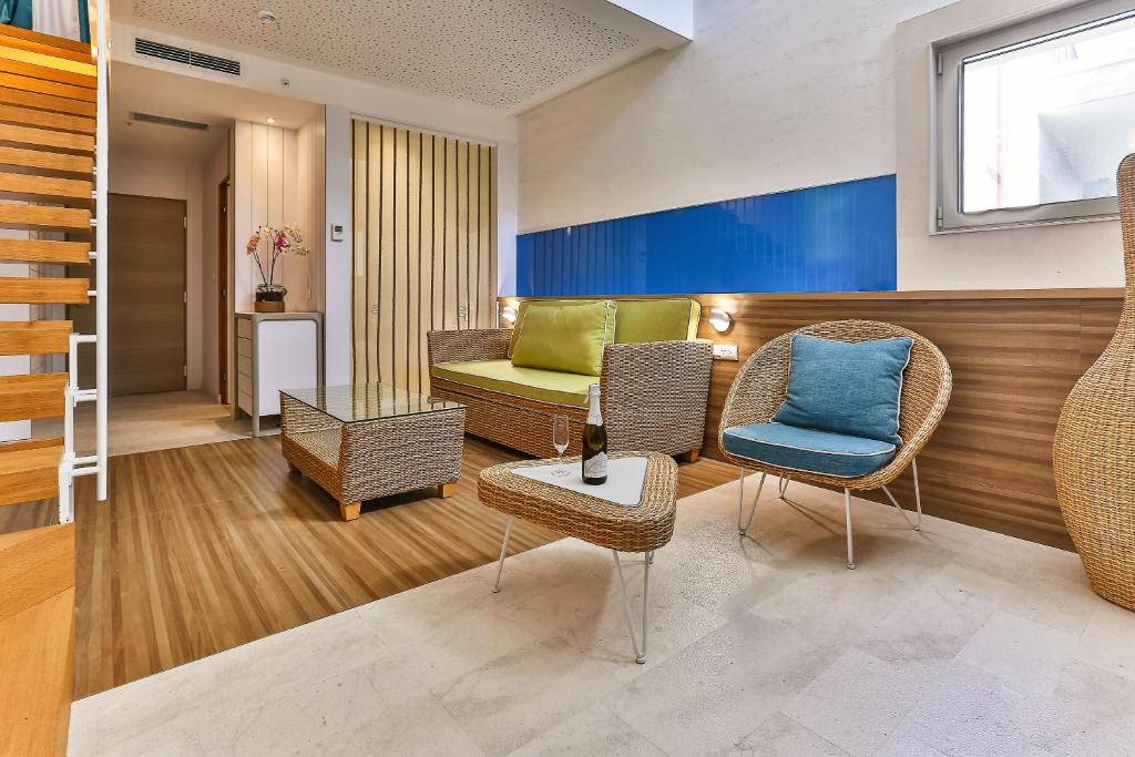 Carine Hotel Park - Duplex Suite With Balcony