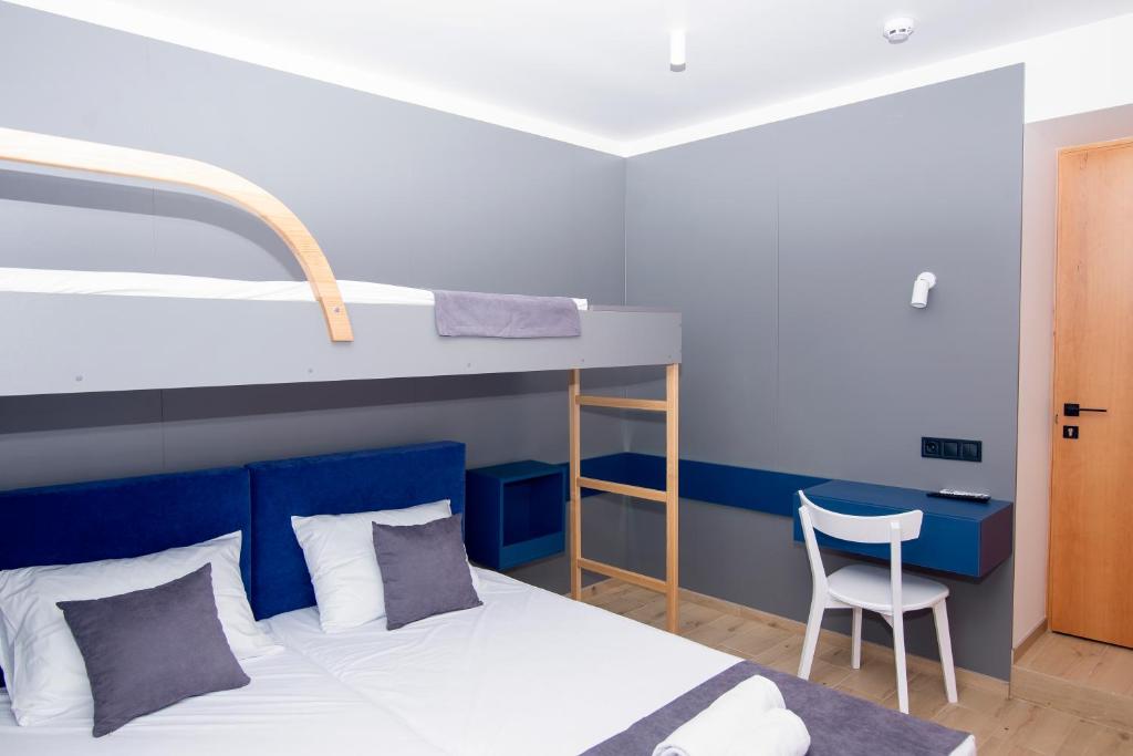 Двухъярусная кровать или двухъярусные кровати в номере Комплекс Fit Life