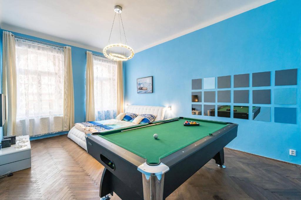 Biliár nebo kulečník v ubytování Apartman Exclusive Prague Whirlpool