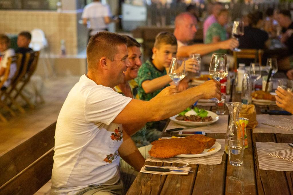 Hostia v ubytovaní Camping Del Sole Village