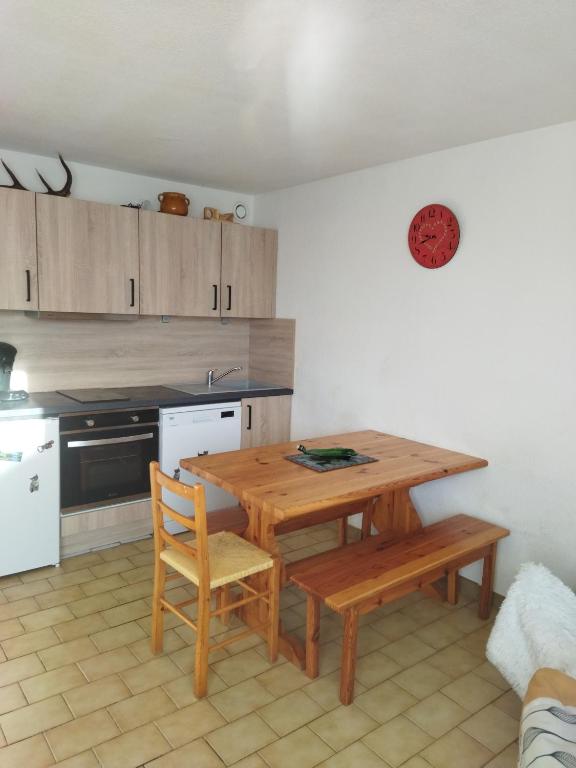 Kuchyň nebo kuchyňský kout v ubytování Studio cabine vue sur les Pyrénées