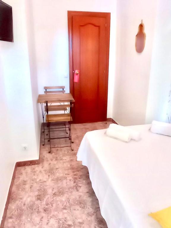 Fira Guest House - Economy Double Room