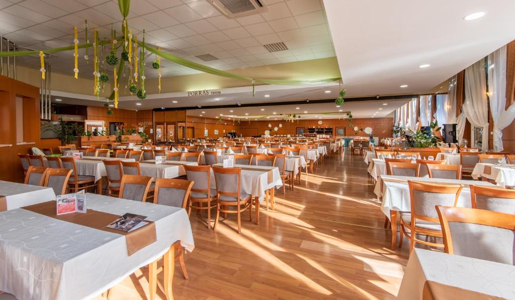 Restaurace v ubytování Hotel Barátság