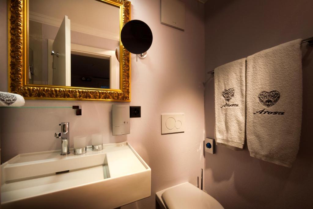 Koupelna v ubytování Home Hotel Arosa