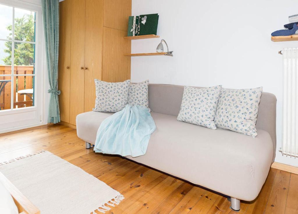 TV a/nebo společenská místnost v ubytování Haus Claudia B&B