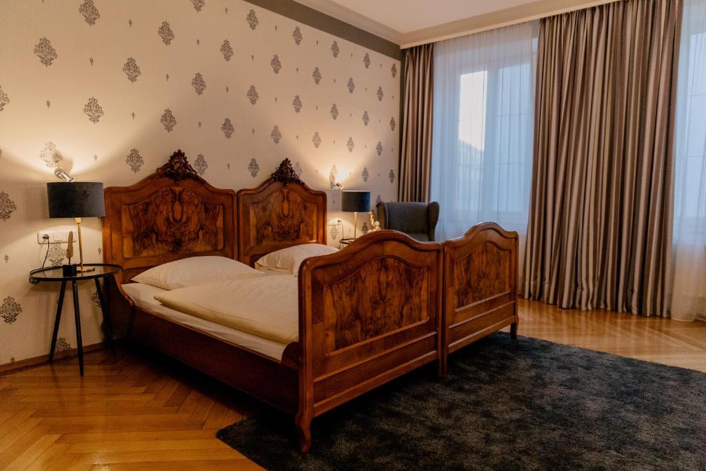 Postel nebo postele na pokoji v ubytování Hotel Fletzinger