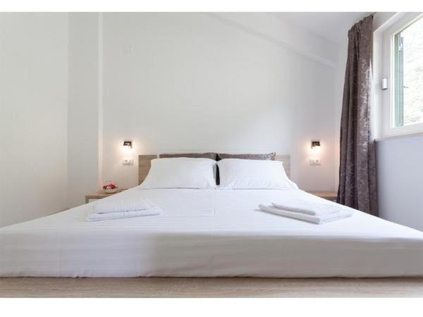 Un pat sau paturi &icirc;ntr-o camer&#x103; la Apartments Villa Dinga&#x10D;