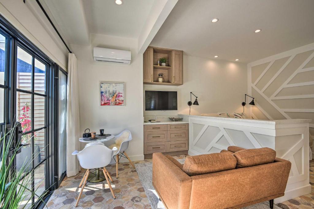 Apartment Chic and Intimate Studio about 5 Mi to Santa Monica, Pacific Palisades, USA