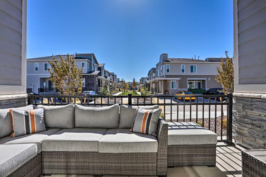 Φωτογραφία από το άλμπουμ του Near Hiking and Biking Trails Townhome with Patio σε Aurora