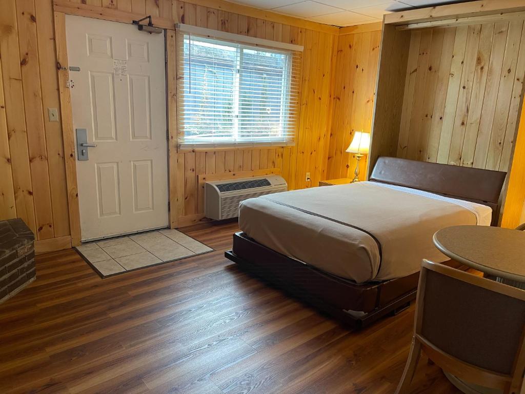 Zoders Inn and Suites photo