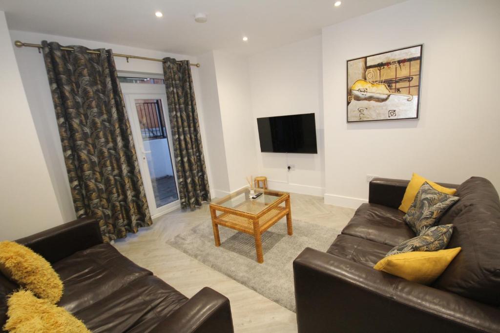 Eversley's Mews