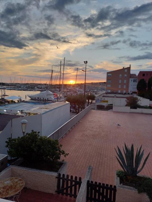 AGREABLE STUDIO VUE PORT AU CAP D'AGDE