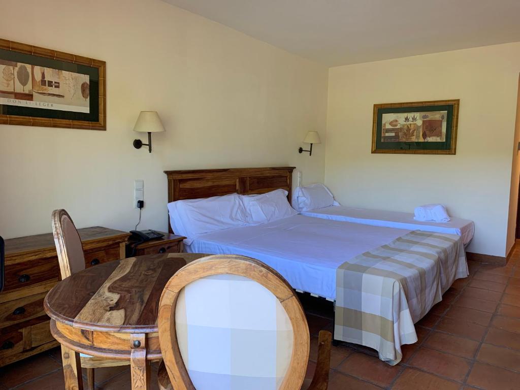 Posteľ alebo postele v izbe v ubytovaní La Figuerola Hotel & Restaurant