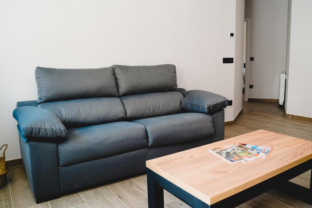 A seating area at Apartamentos Turia Teruel